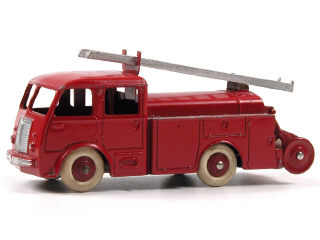 Lot 332 - DINKY TOYS FRANCE (1)