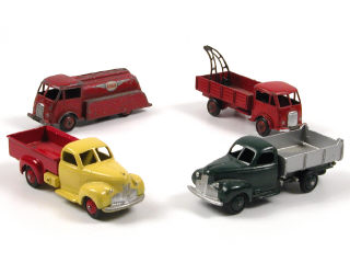 Lot 438 - DINKY TOYS FRANCE (4)