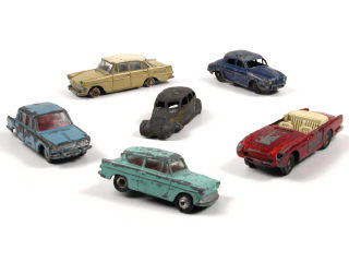 Lot 446 - DINKY TOYS (6)