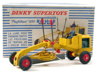 Lot 358 - DINKY TOYS (FRANCE) (1)