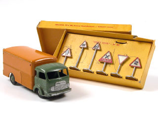Lot 411 - DINKY TOYS (FRANCE) (2)