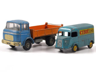 Lot 420 - DINKY TOYS (FRANCE) (2)