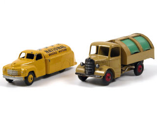 Lot 164 - DINKY TOYS (GB) (2)