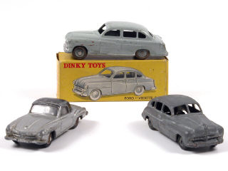 Lot 430 - DINKY TOYS (FRANCE) (3)