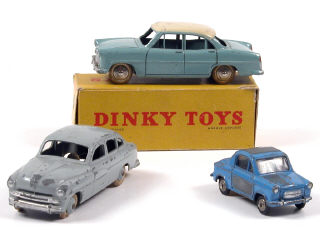 Lot 431 - DINKY TOYS (FRANCE) (3)