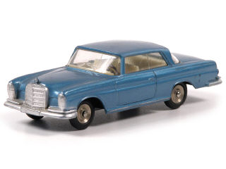 Lot 284 - DINKY TOYS FRANCE (1)