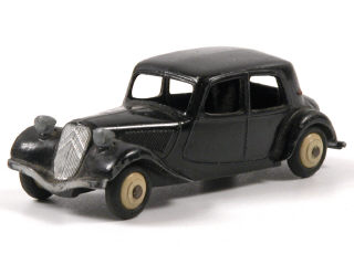 Lot 226 - DINKY TOYS (FRANCE) (1)