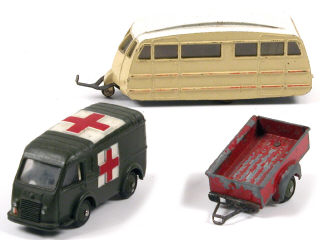 Lot 433 - DINKY TOYS (FRANCE) (3)