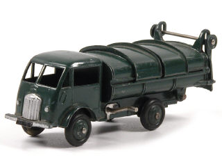 Lot 319 - DINKY TOYS FRANCE (1)