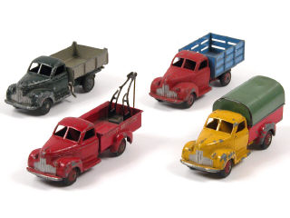 Lot 439 - DINKY TOYS FRANCE (4)