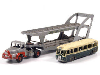 Lot 404 - DINKY TOYS FRANCE (2)