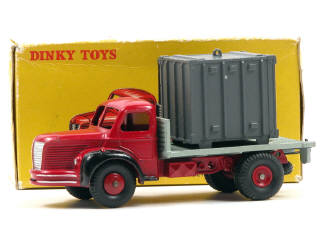 Lot 564 - DINKY TOYS (FRANCE) (1)