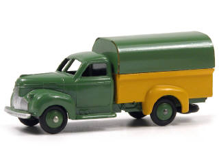 Lot 530 - DINKY TOYS FRANCE (1)