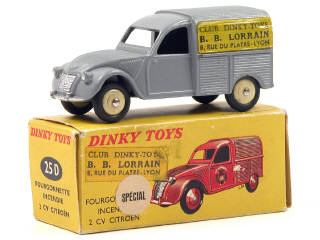 Lot 552 - DINKY TOYS FRANCE (1)