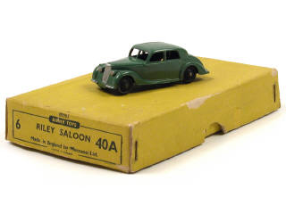 Lot 714 - DINKY TOYS (GB) (2)