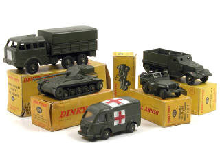 Lot 634 - DINKY TOYS FRANCE (5)