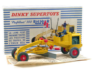 Lot 579 - DINKY TOYS FRANCE (1)