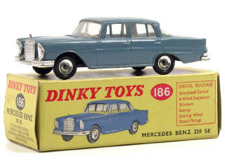 Lot 811 - DINKY TOYS GB (1)