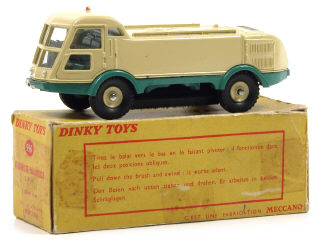 Lot 894 - DINKY TOYS FRANCE (1)