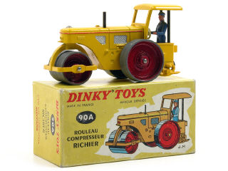 Lot 896 - DINKY TOYS FRANCE (1)