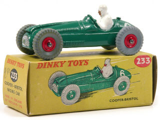 Lot 842 - DINKY TOYS GB (1)