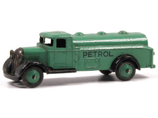 Lot 1011 - DINKY TOYS GB (1)
