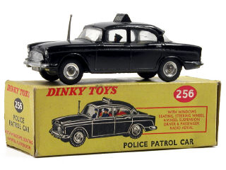 Lot 985 - DINKY TOYS GB (1)