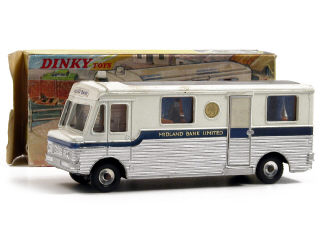 Lot 1120 - DINKY TOYS GB (1)