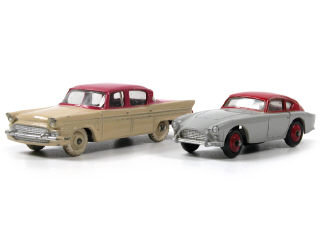 Lot 130 - DINKY TOYS (GB) (2)