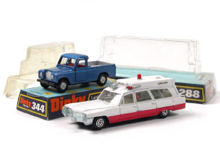 Lot 136 - DINKY TOYS (GB) (2)