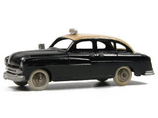 Lot 212 - DINKY TOYS FRANCE (1)