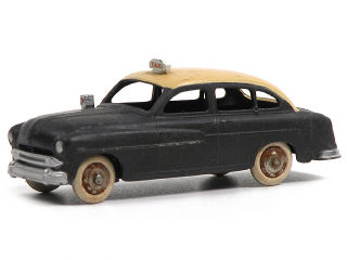 Lot 213 - DINKY TOYS FRANCE (1)