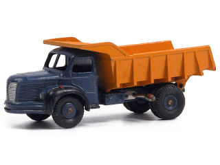Lot 319 - DINKY TOYS (FRANCE) (1)