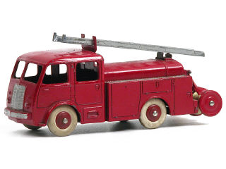 Lot 307 - DINKY TOYS FRANCE (1)