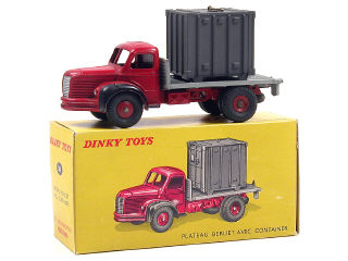 Lot 320 - DINKY TOYS (FRANCE) (1)