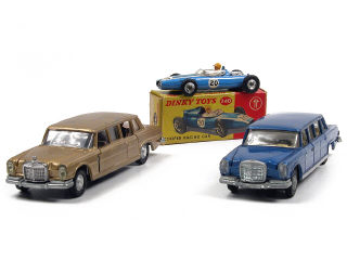 Lot 599 - DINKY TOYS (GB) (3)