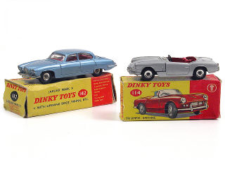 Lot 580 - DINKY TOYS (GB) (2)