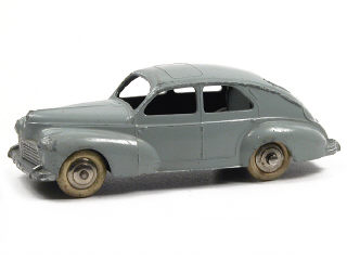 Lot 195 - DINKY TOYS (FRANCE) (1)