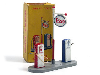 Lot 279 - DINKY TOYS FRANCE (1)