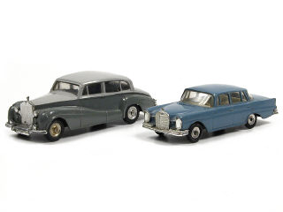 Lot 482 - DINKY TOYS (2)