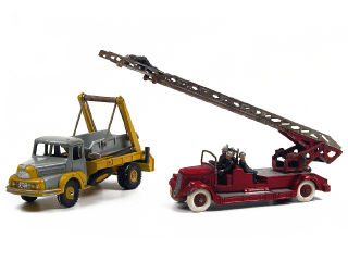 Lot 450 - DINKY TOYS (FRANCE) (2)