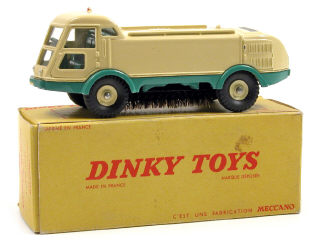Lot 729 - DINKY TOYS FRANCE (1)