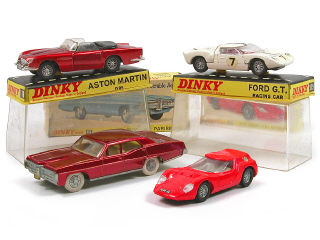 Lot 831 - DINKY TOYS (GB) (4)