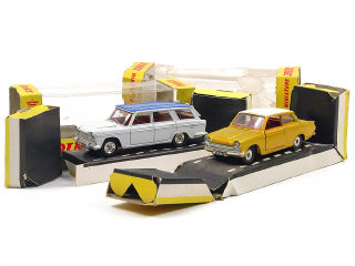 Lot 810 - DINKY TOYS (GB) (2)