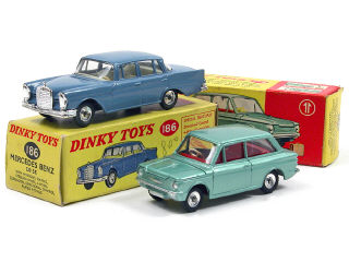 Lot 809 - DINKY TOYS (GB) (2)