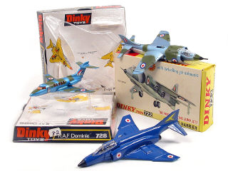 Lot 827 - DINKY TOYS GB (3)