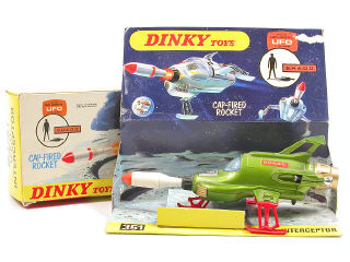 Lot 806 - DINKY TOYS GB (1)