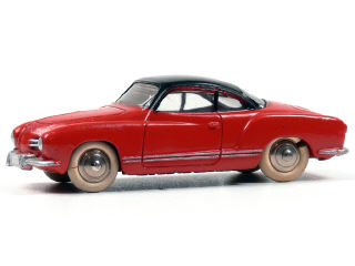 Lot 218 - DINKY TOYS (FRANCE) (1)
