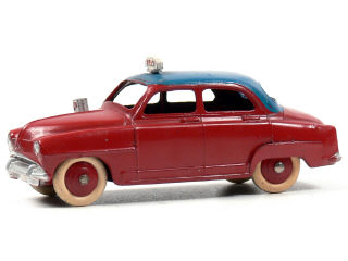 Lot 231 - DINKY TOYS FRANCE (1)