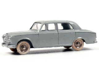 Lot 256 - DINKY TOYS FRANCE (1)